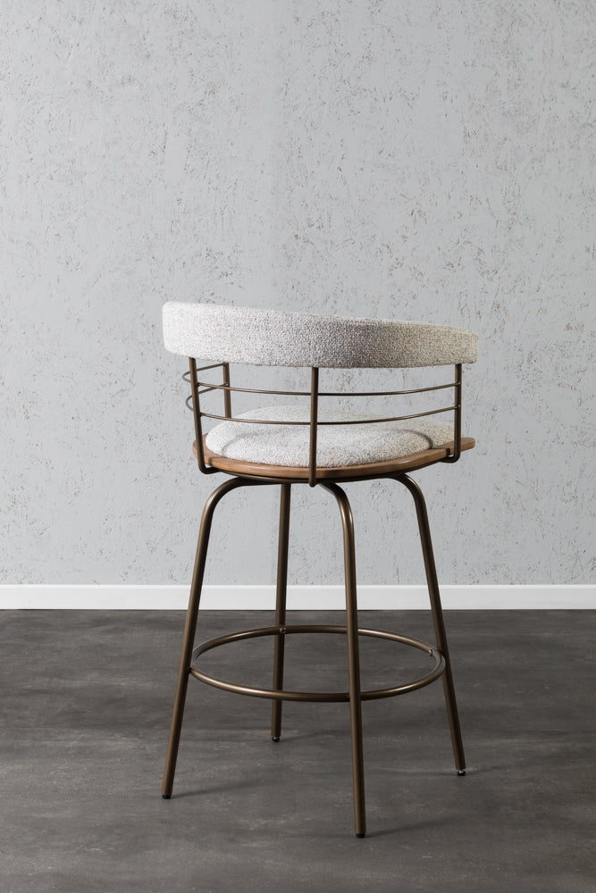 כיסא בר מרופד משענת מעוגלת בשילוב מתכת בד בהיר