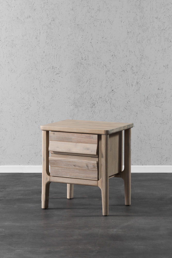 שידת לילה מעץ מלא מקולקציית איזי