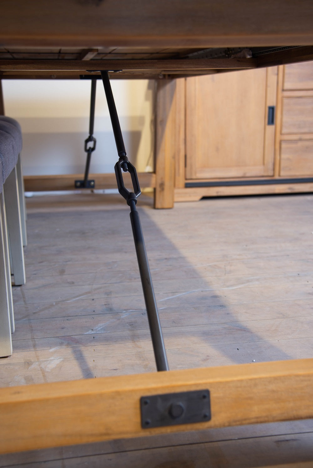 שולחן אוכל נפתח מעץ מלא מקולקציית בורדו