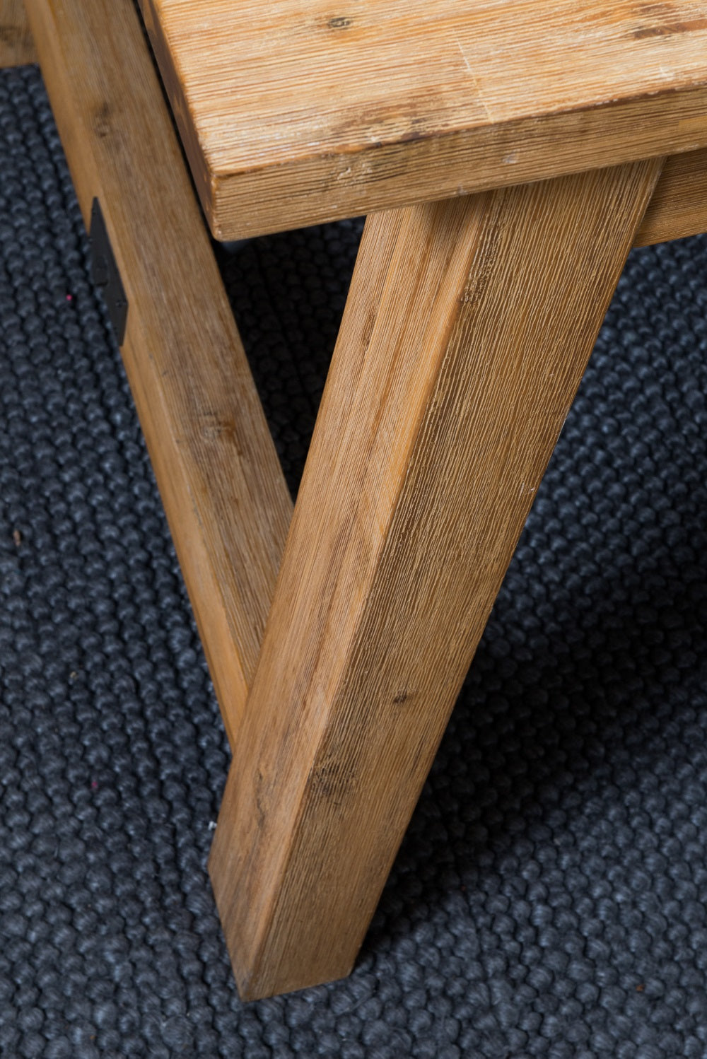 שולחן אוכל נפתח מעץ מלא מקולקציית בורדו