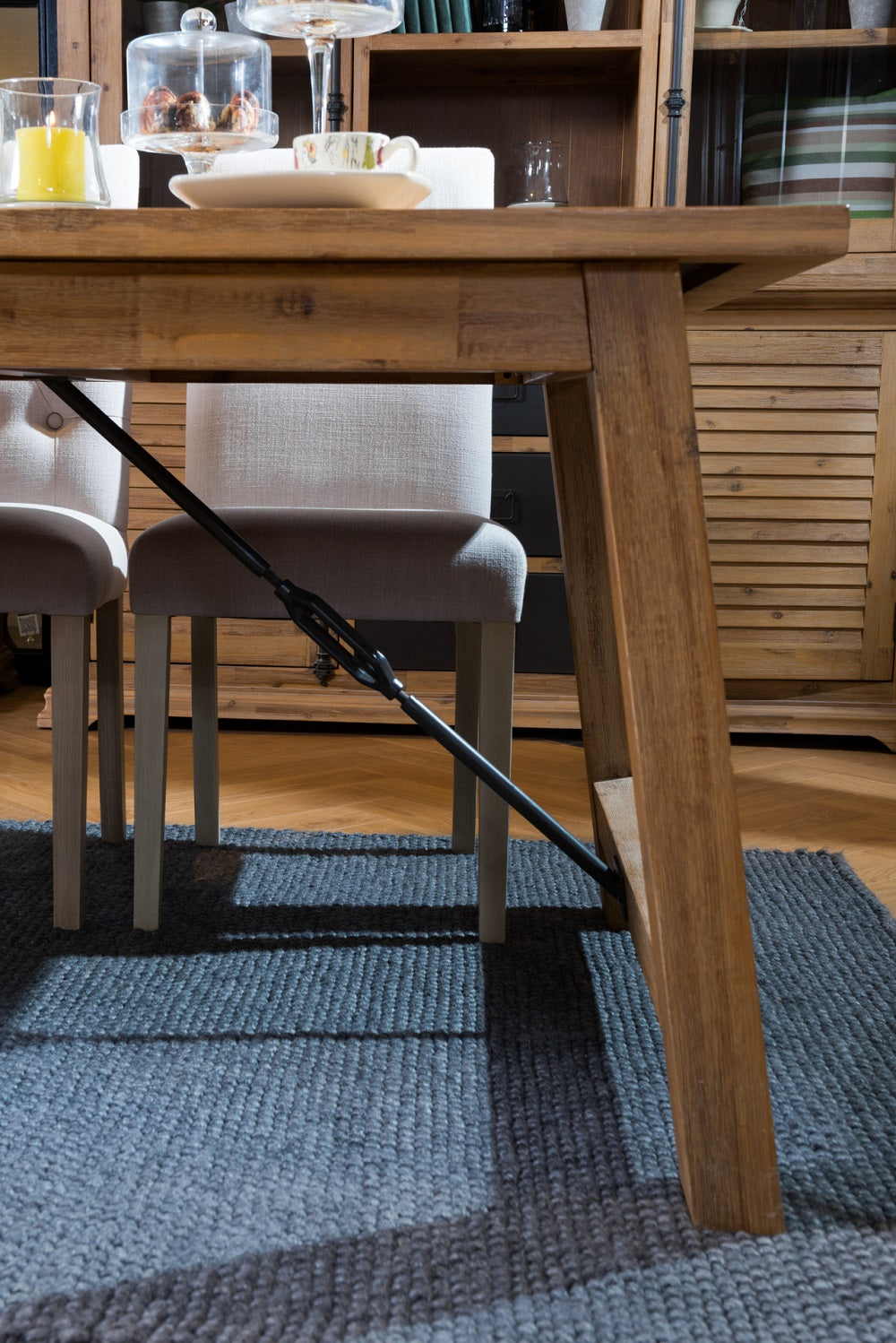 שולחן אוכל נפתח מעץ מלא מקולקציית בורדו