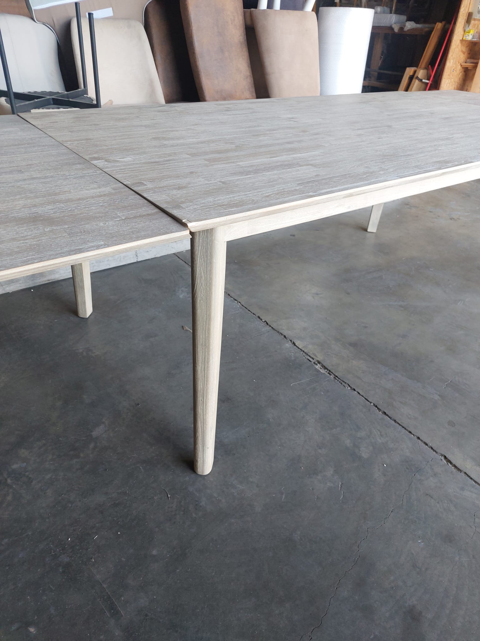 שולחן אוכל מקולקציית רטרו- סוג ב'!