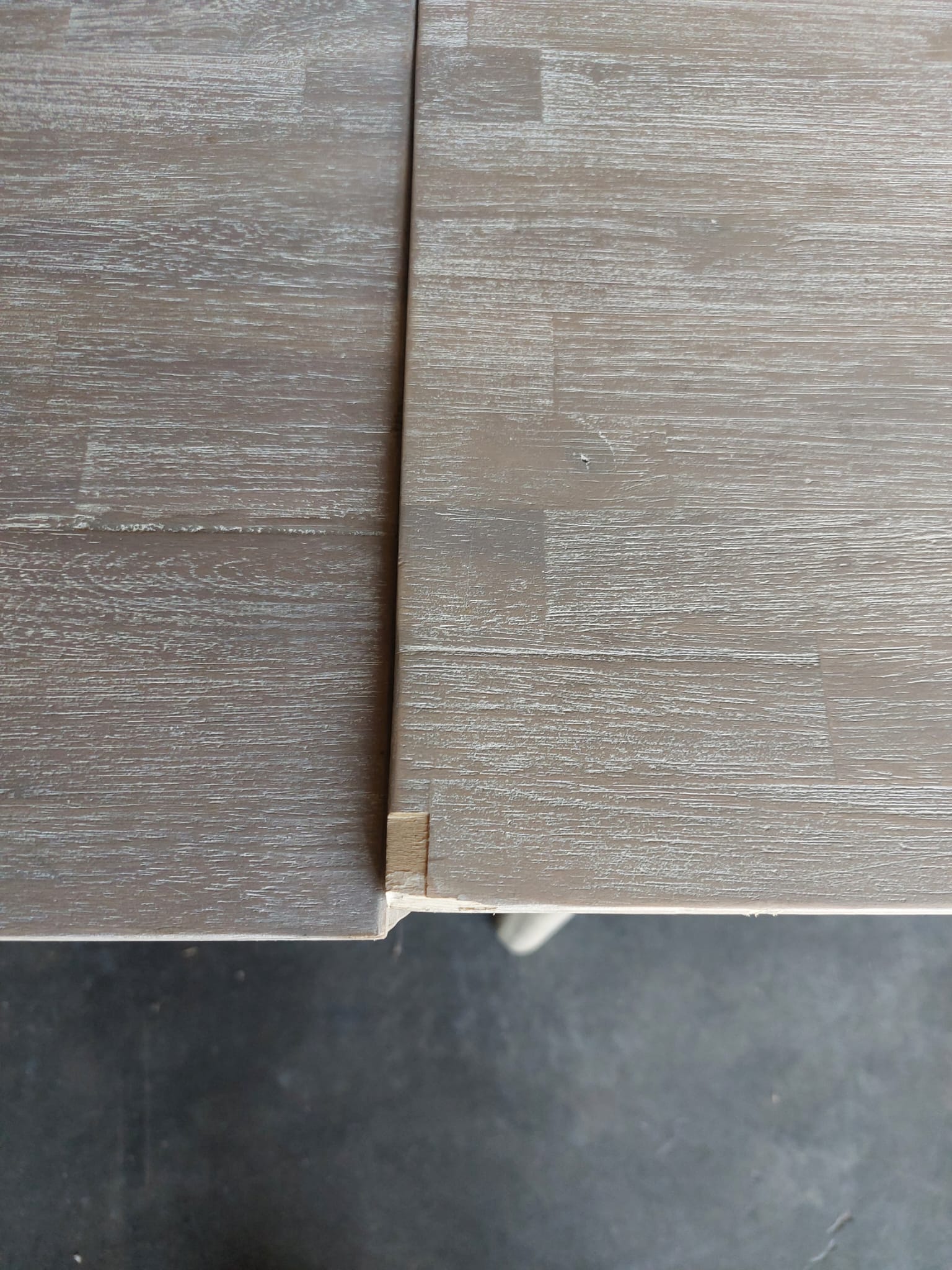 שולחן אוכל מקולקציית רטרו- סוג ב'!