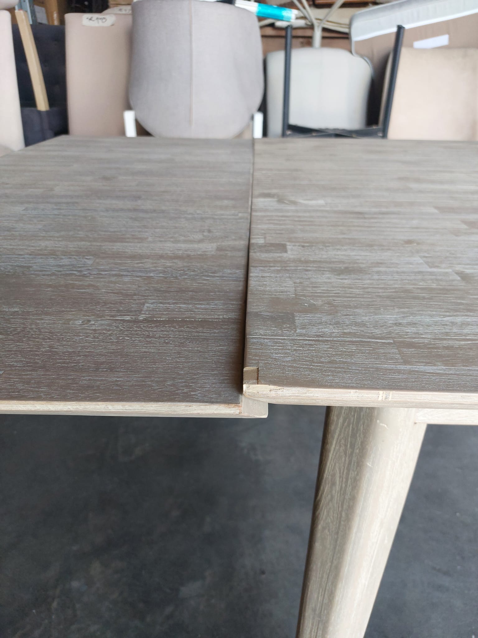 שולחן אוכל מקולקציית רטרו- סוג ב'!