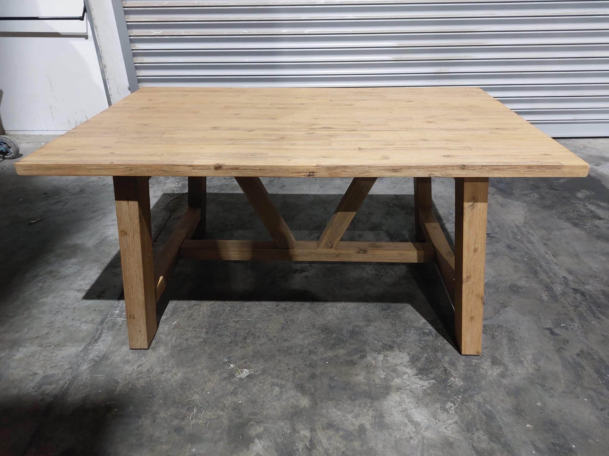 שולחן אוכל מעץ מלא מקולקציית טרפז 160/100- סוג ב'!