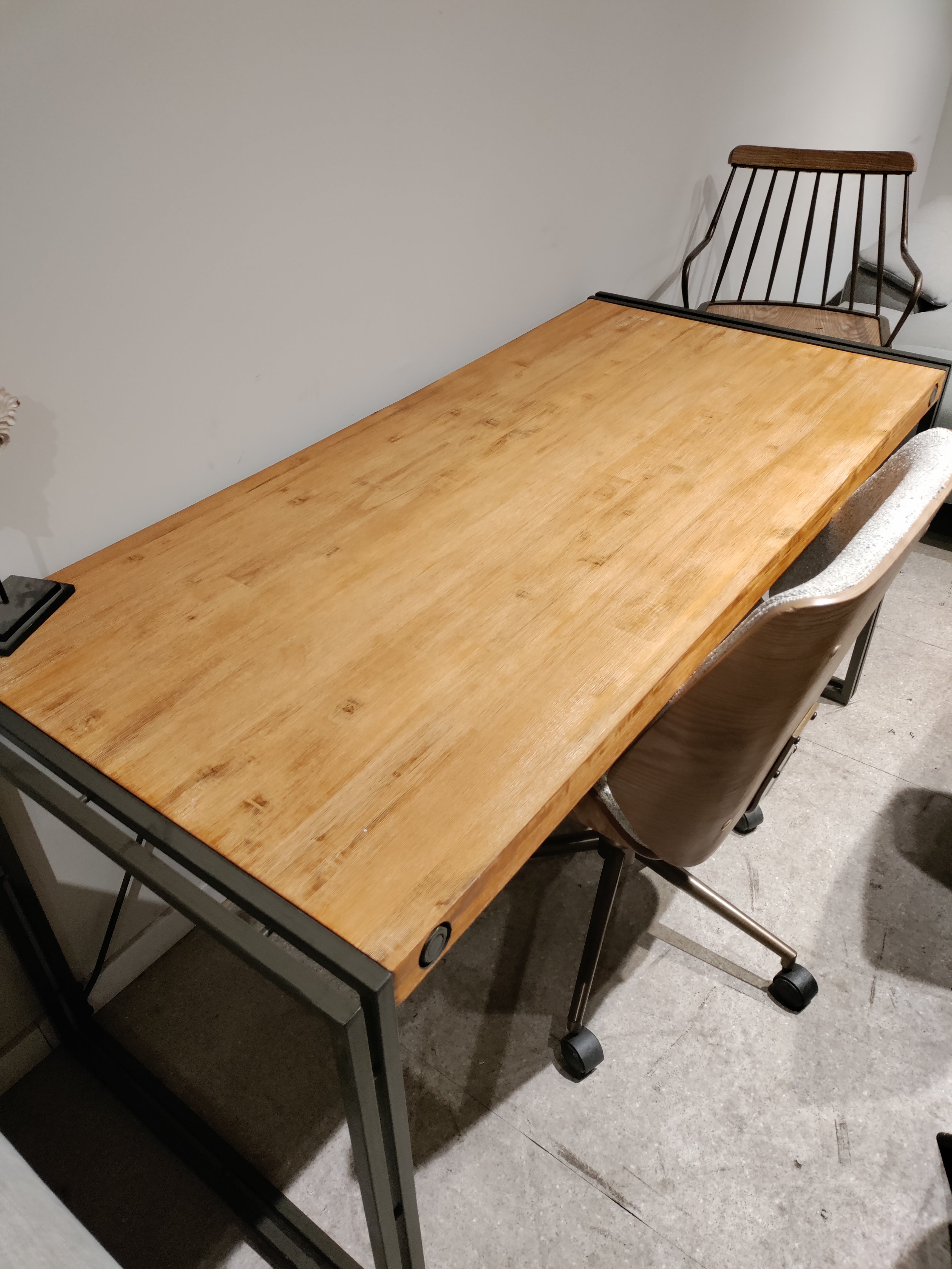 שולחן כתיבה מעץ מלא מדגם לופט 150/70 - סוג ב'!