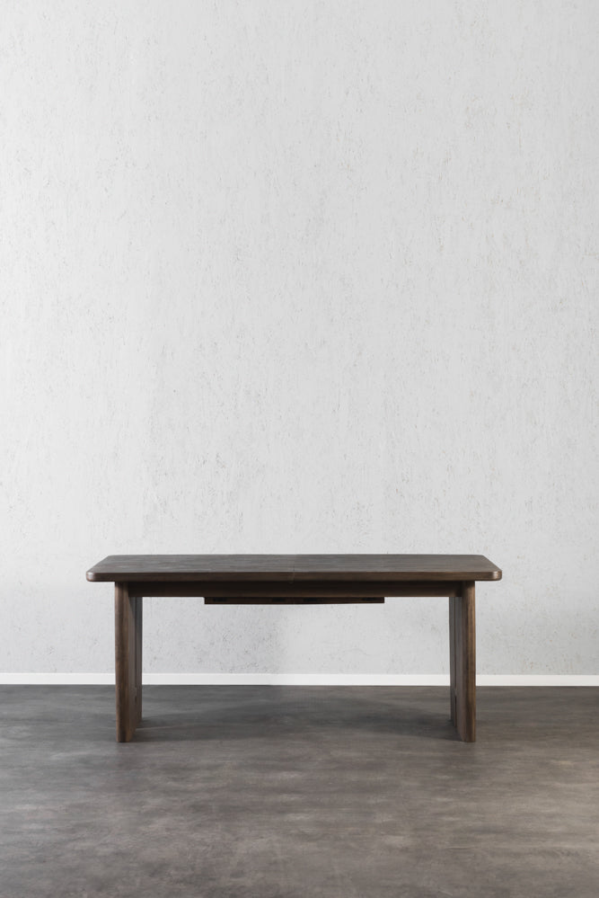 שולחן אוכל מעץ מקולקציית טרוורטין