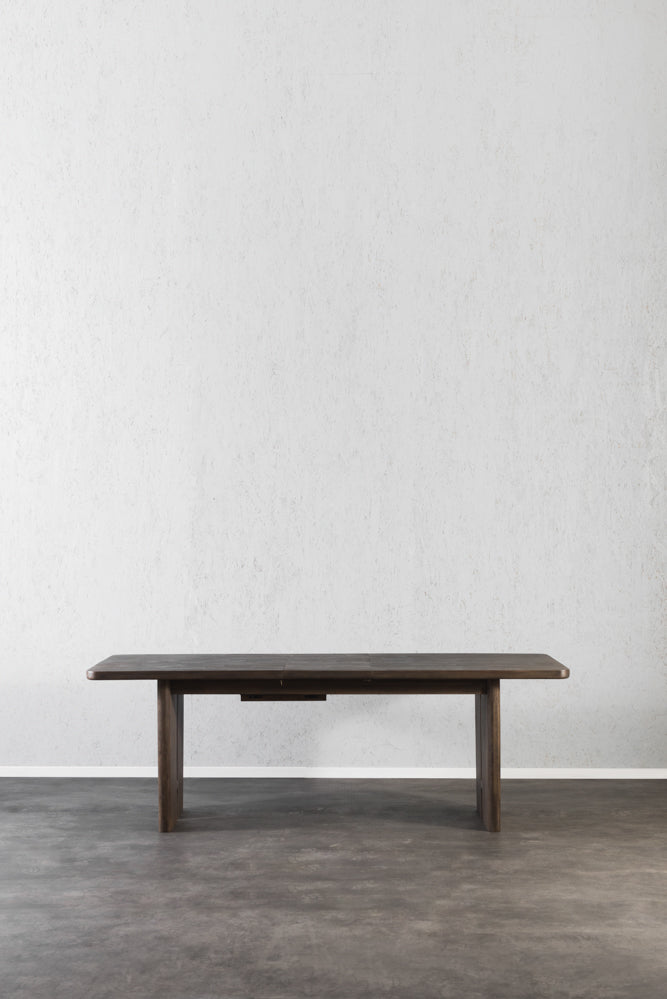 שולחן אוכל מעץ מקולקציית טרוורטין