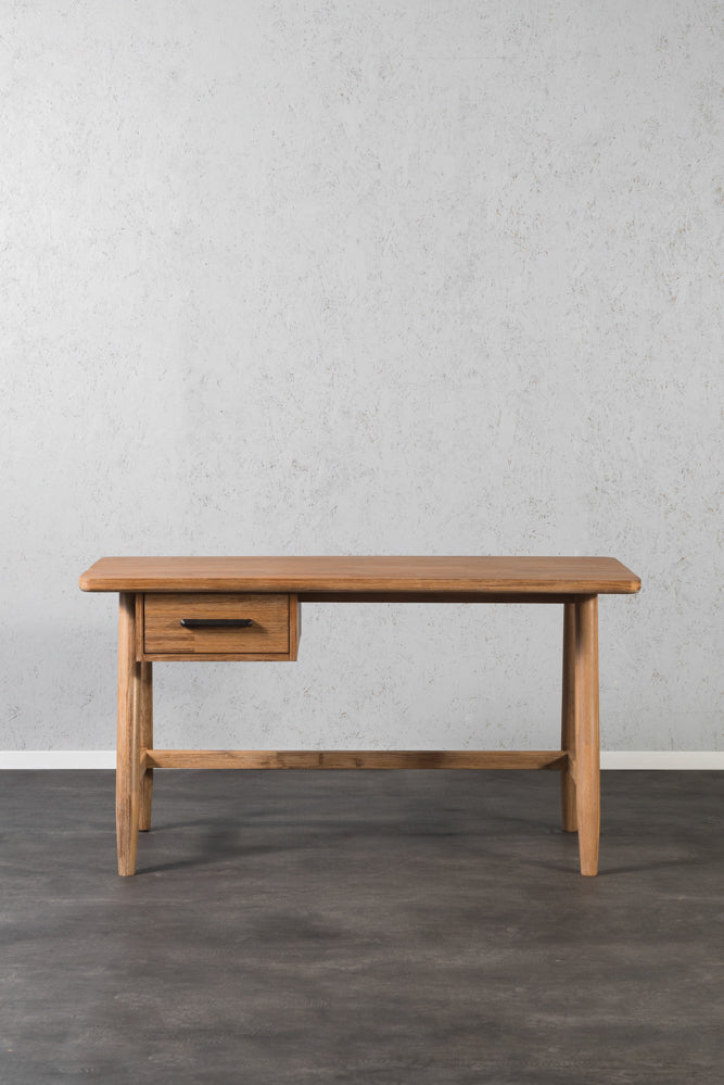 שולחן עבודה מעץ מקולקציית מטרו