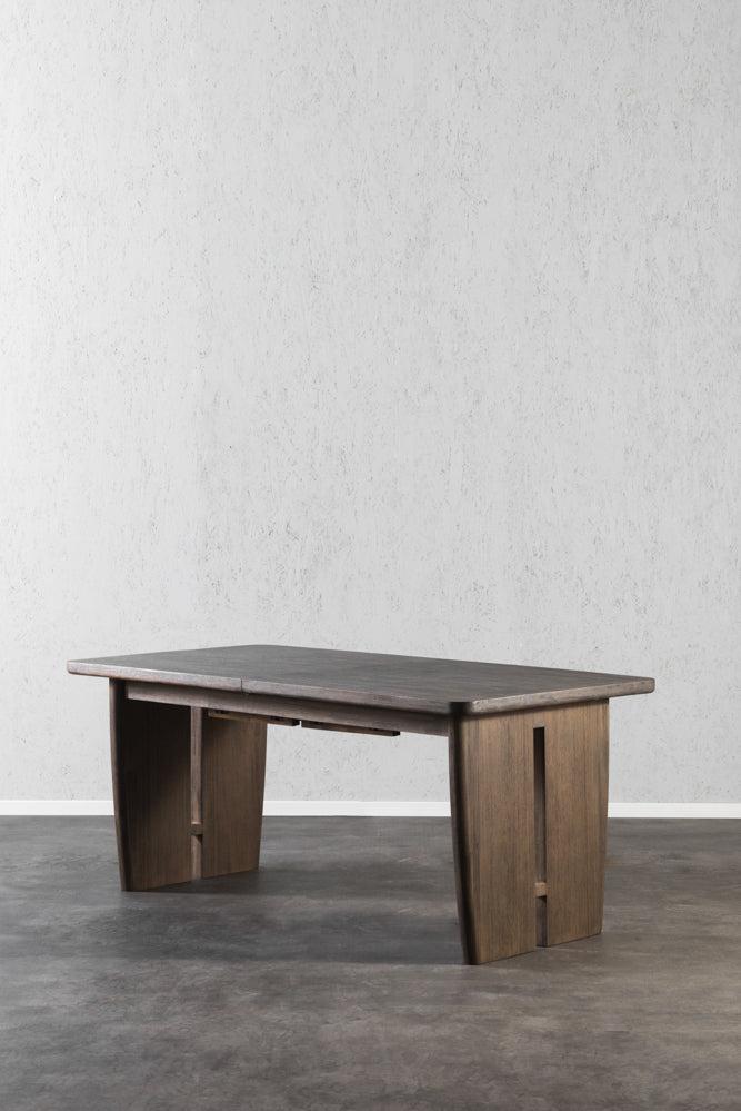 שולחן אוכל מעץ מקולקציית טרוורטין