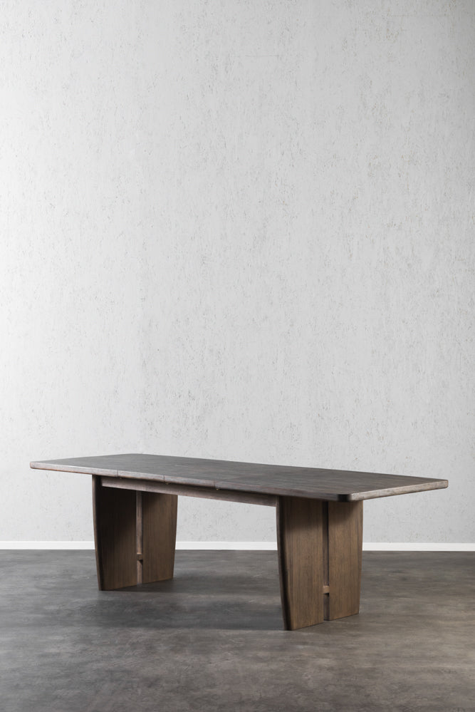 שולחן אוכל מעץ מקולקציית טרוורטין