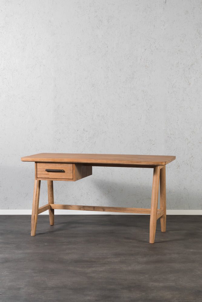 שולחן עבודה מעץ מקולקציית מטרו