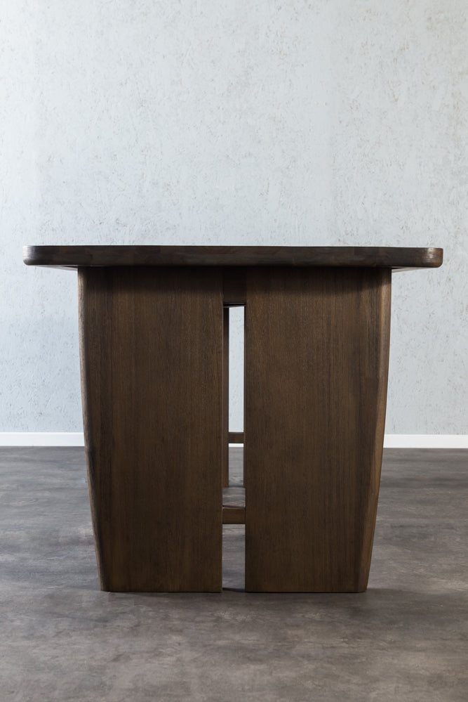 שולחן אוכל מעץ מקולקציית טרוורטין