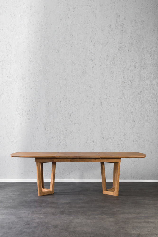 שולחן אוכל מעץ מקולקציית מטרו