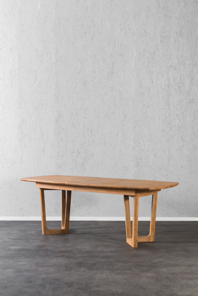 שולחן אוכל מעץ מקולקציית מטרו