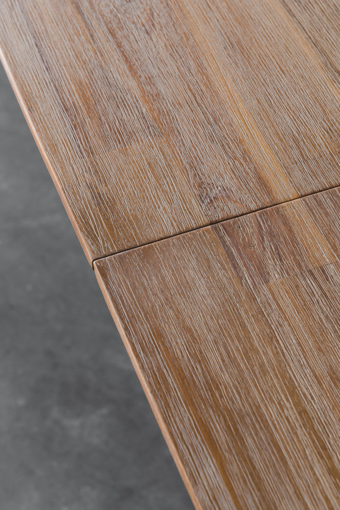 שולחן אוכל מעץ מקולקציית מטרו