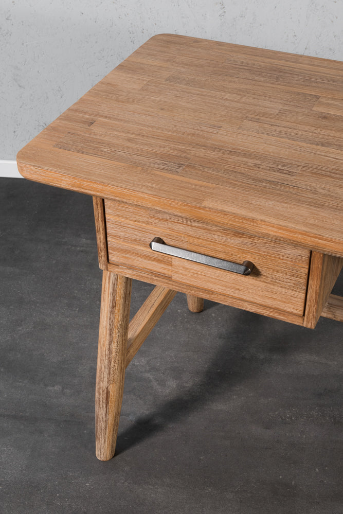 שולחן עבודה מעץ מקולקציית מטרו