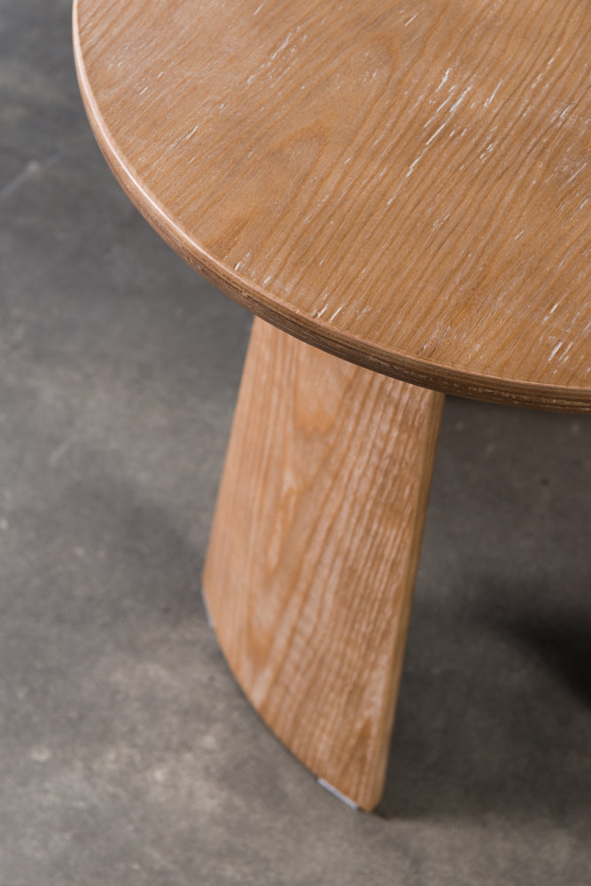 שולחן סלון עגול קטן מעץ מלא