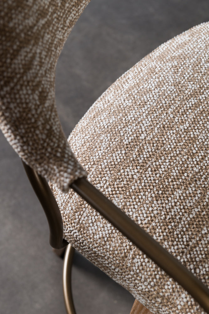 כיסא בר ידיות מתכת דקות בד חום