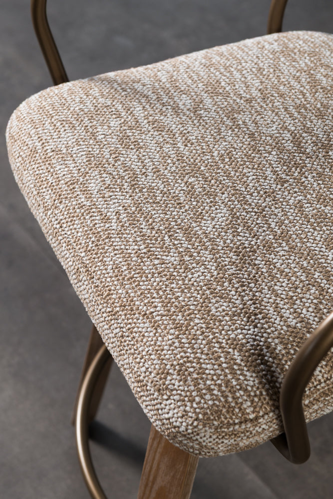 כיסא בר ידיות מתכת דקות בד חום