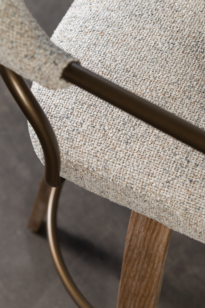 כיסא בר ידיות מתכת דקות בד בהיר