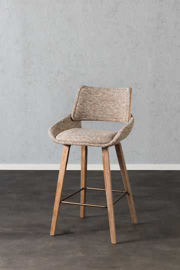 כיסא בר עץ גב ומושב מרופדים בד חום