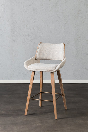 כיסא בר עץ גב ומושב מרופדים בד בהיר