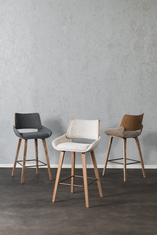 כיסא בר עץ גב ומושב מרופדים בד ג'ינס