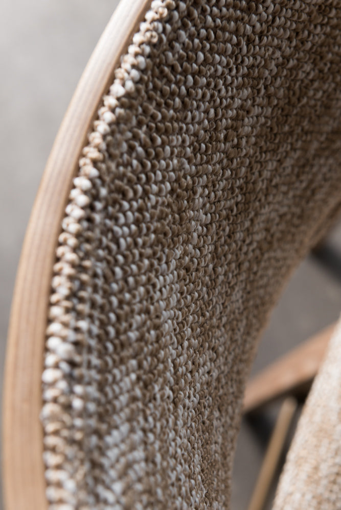 כיסא בר עץ גב ומושב מרופדים בד חום