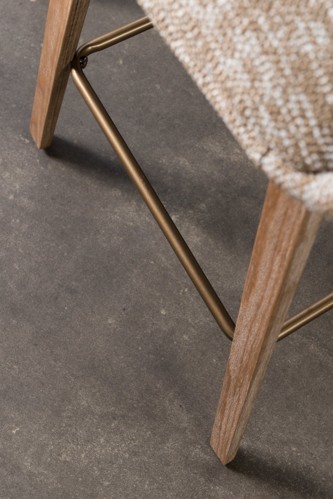 כיסא בר עץ גב ומושב מרופדים בד חום