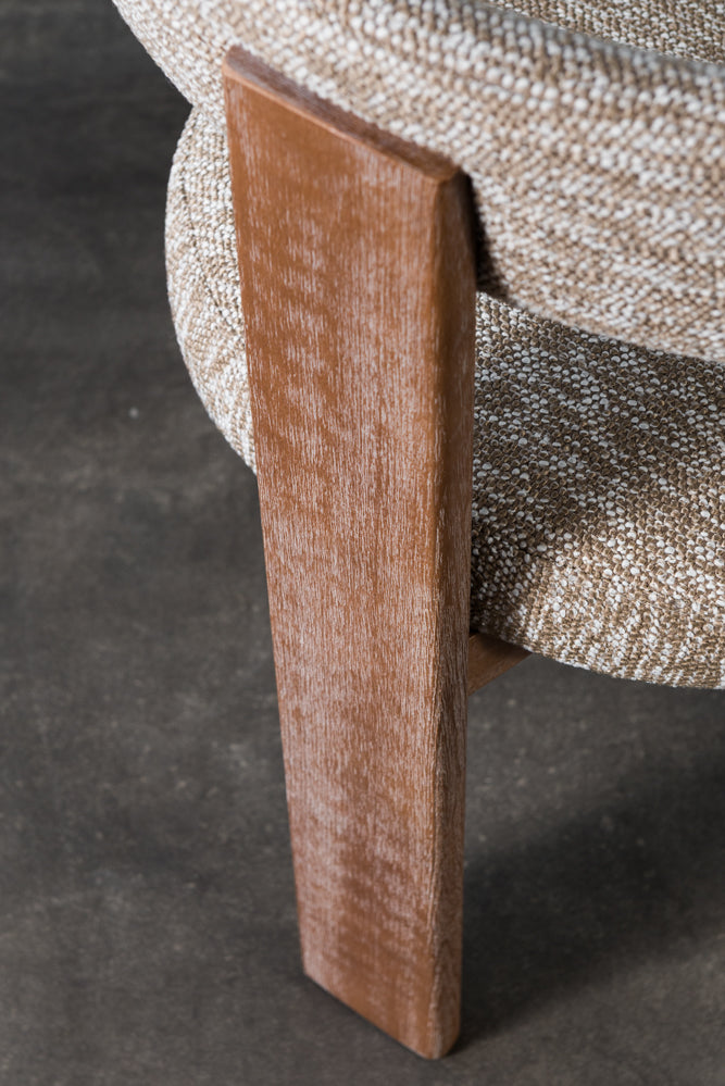 כיסא מרופד רגלי עץ בד חום