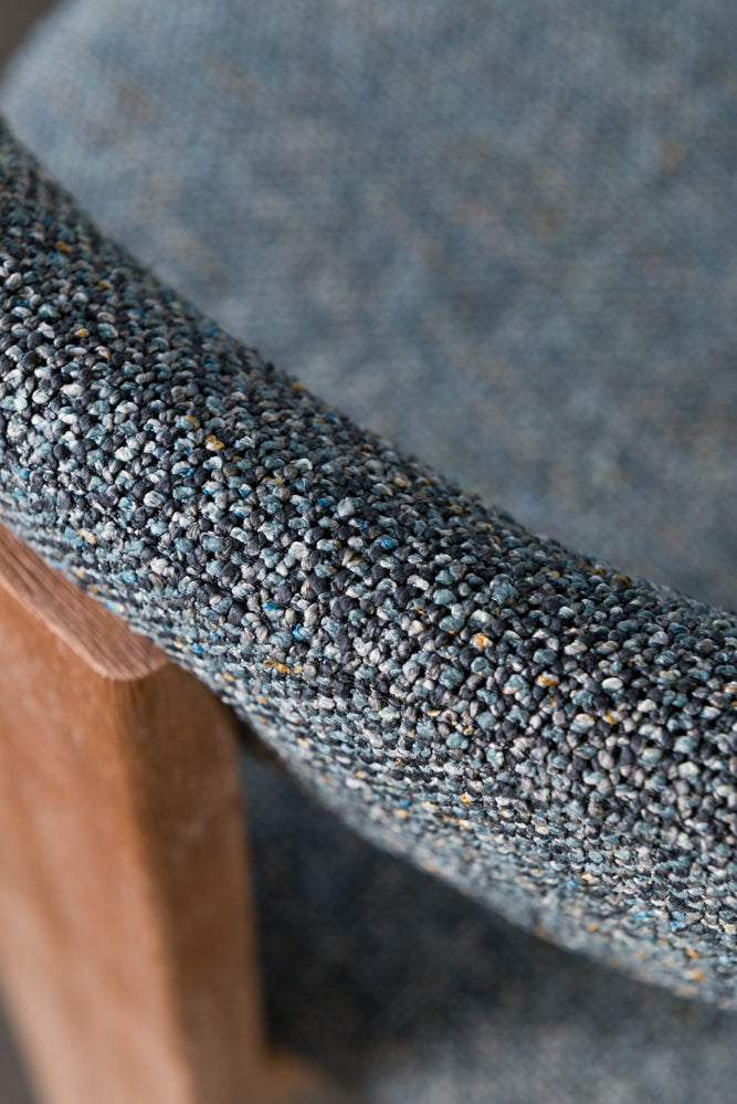 כיסא מרופד רגלי עץ בד ג'ינס