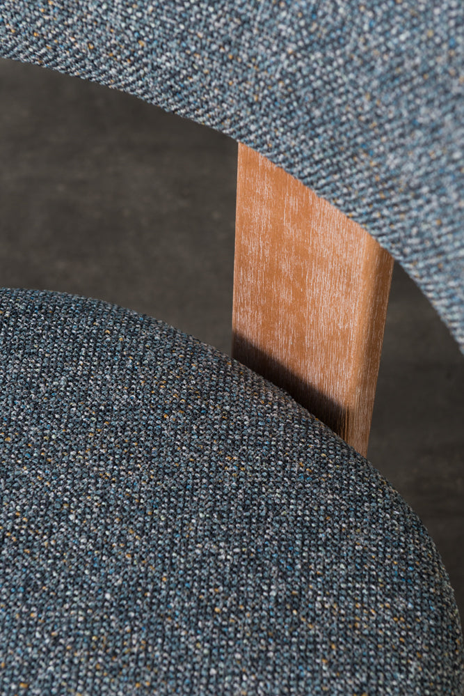 כיסא מרופד רגלי עץ בד ג'ינס