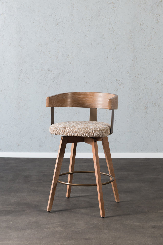 כיסא בר רגלי עץ ידיות מוטות מתכת בד חום