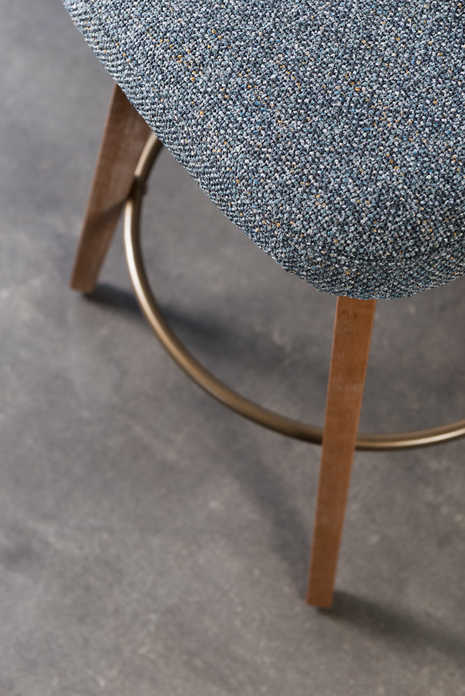 כיסא בר רגלי עץ ידיות מוטות מתכת בד ג'ינס