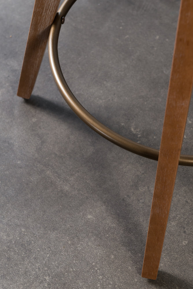 כיסא בר רגלי עץ ידיות מוטות מתכת בד בהיר