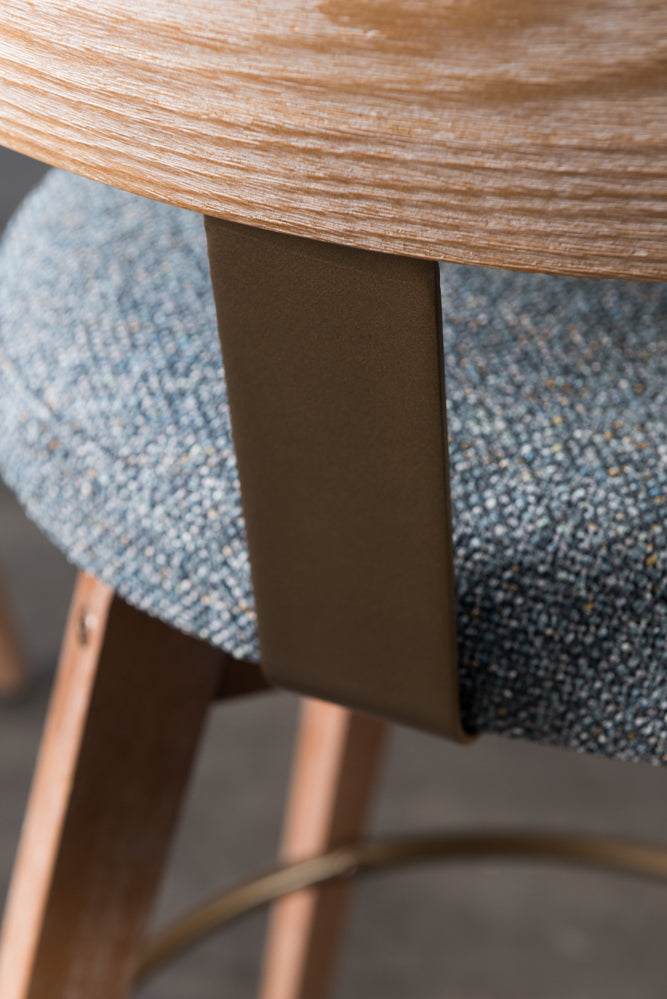 כיסא בר רגלי עץ ידיות מוטות מתכת בד ג'ינס