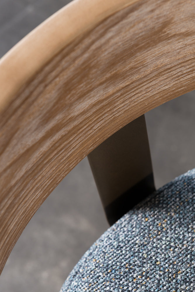 כיסא בר רגלי עץ ידיות מוטות מתכת בד ג'ינס