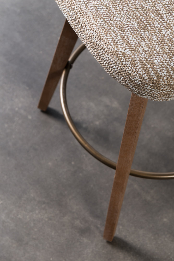 כיסא בר רגלי עץ ידיות מוטות מתכת בד חום