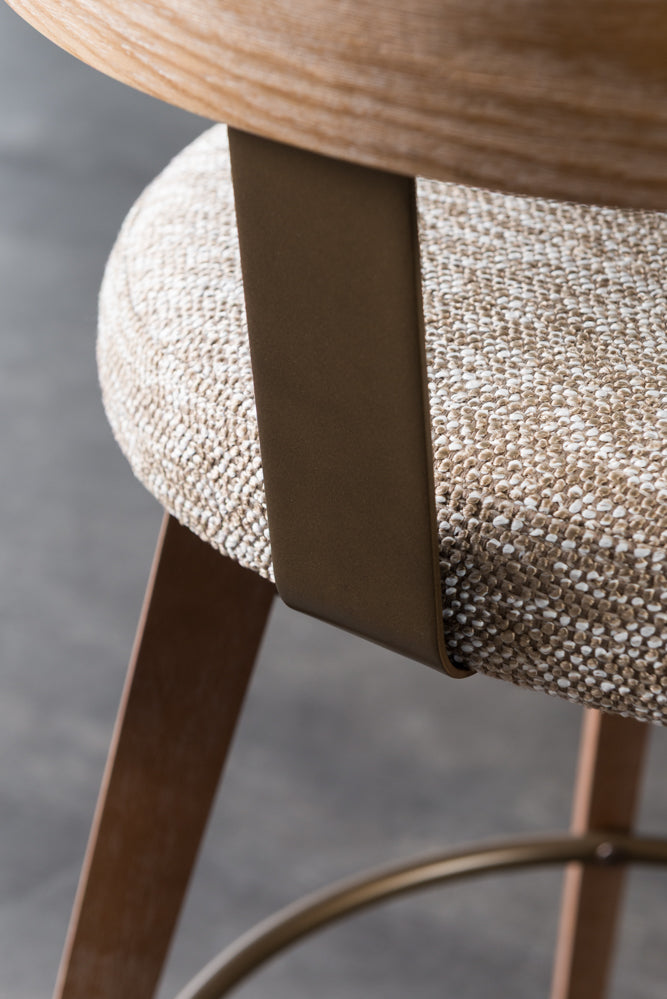 כיסא בר רגלי עץ ידיות מוטות מתכת בד חום