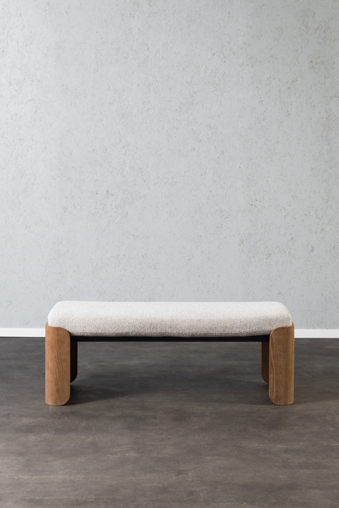 ספסל מרופד עם רגלי עץ - בד בהיר