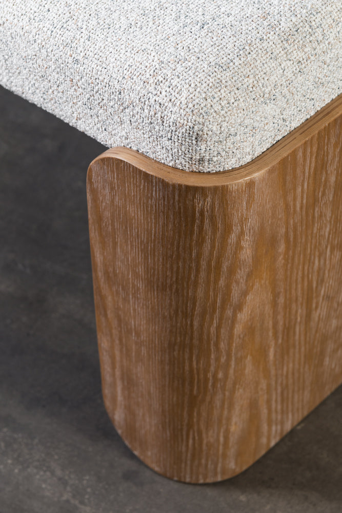 ספסל מרופד עם רגלי עץ - בד בהיר