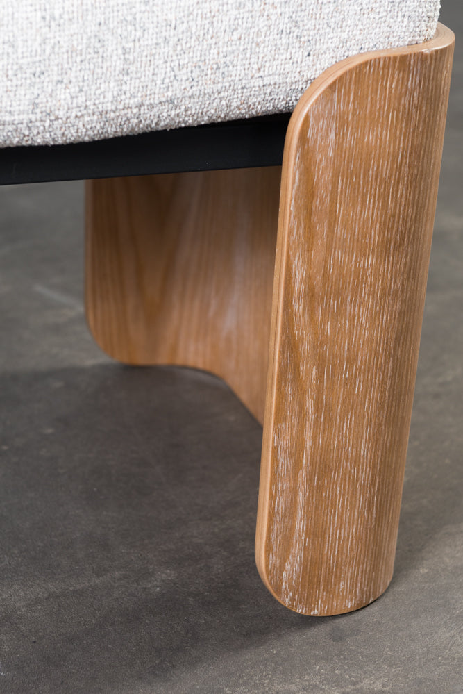 ספסל מרופד עם רגלי עץ - בד בהיר