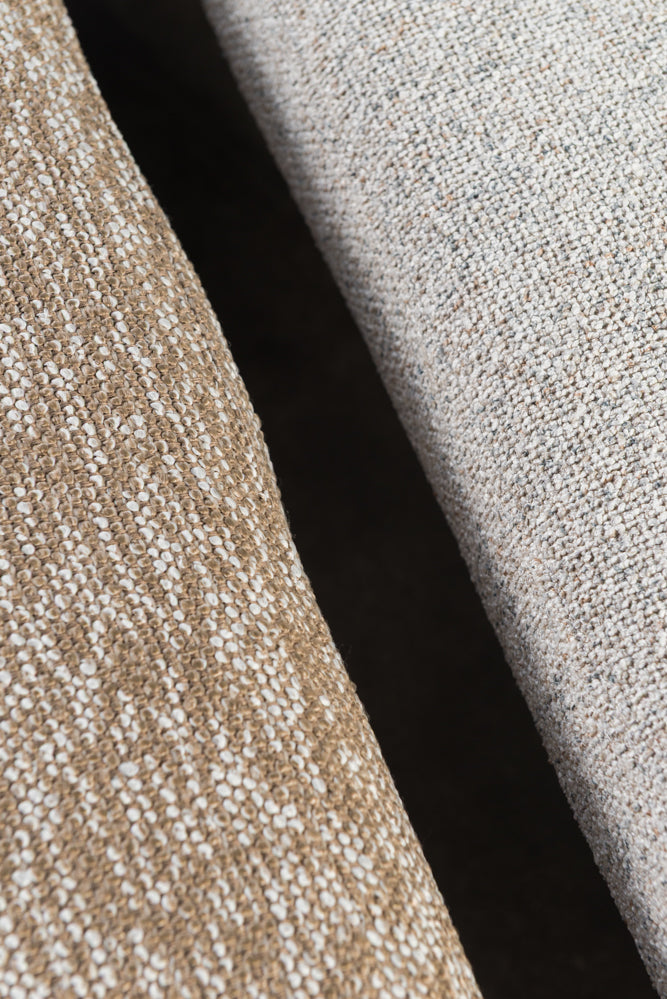 ספסל מרופד עם רגלי עץ - בד בהיר