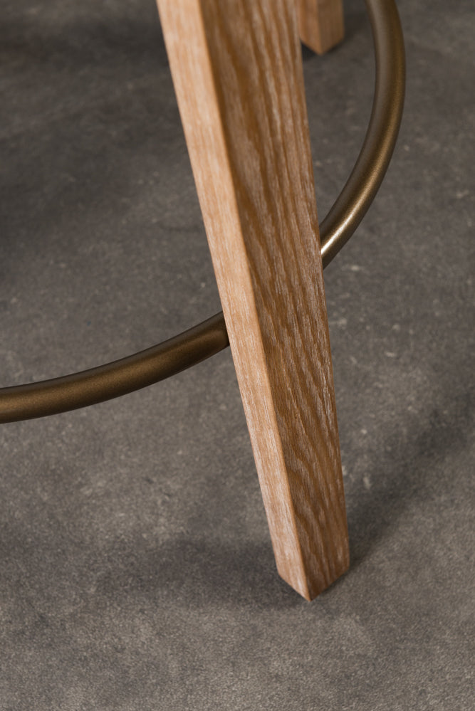 כיסא בר ריפוד מלא בד בהיר