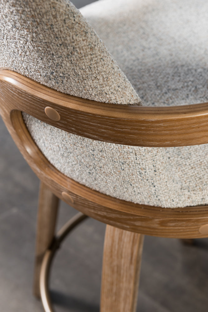 כיסא בר מרופד ידיות עץ בד בהיר