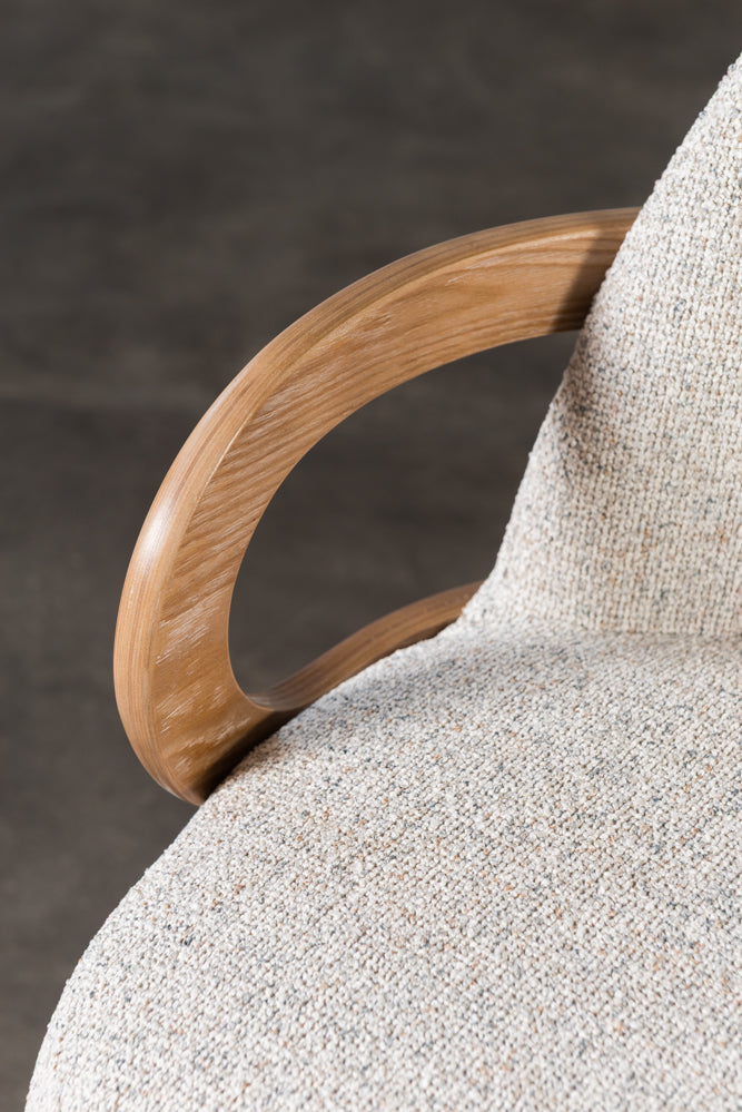 כיסא בר מרופד ידיות עץ בד בהיר