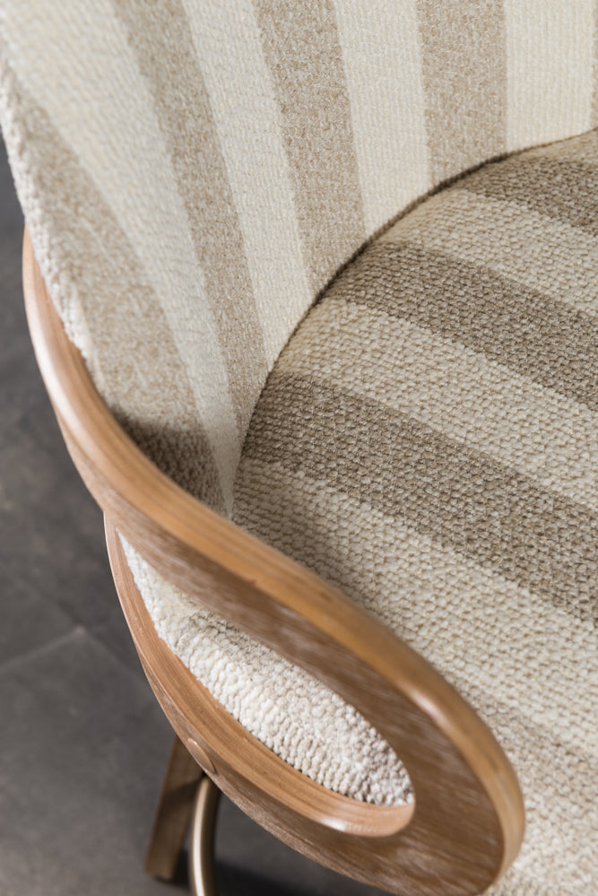 כיסא בר מרופד ידיות עץ בד פסים בהיר