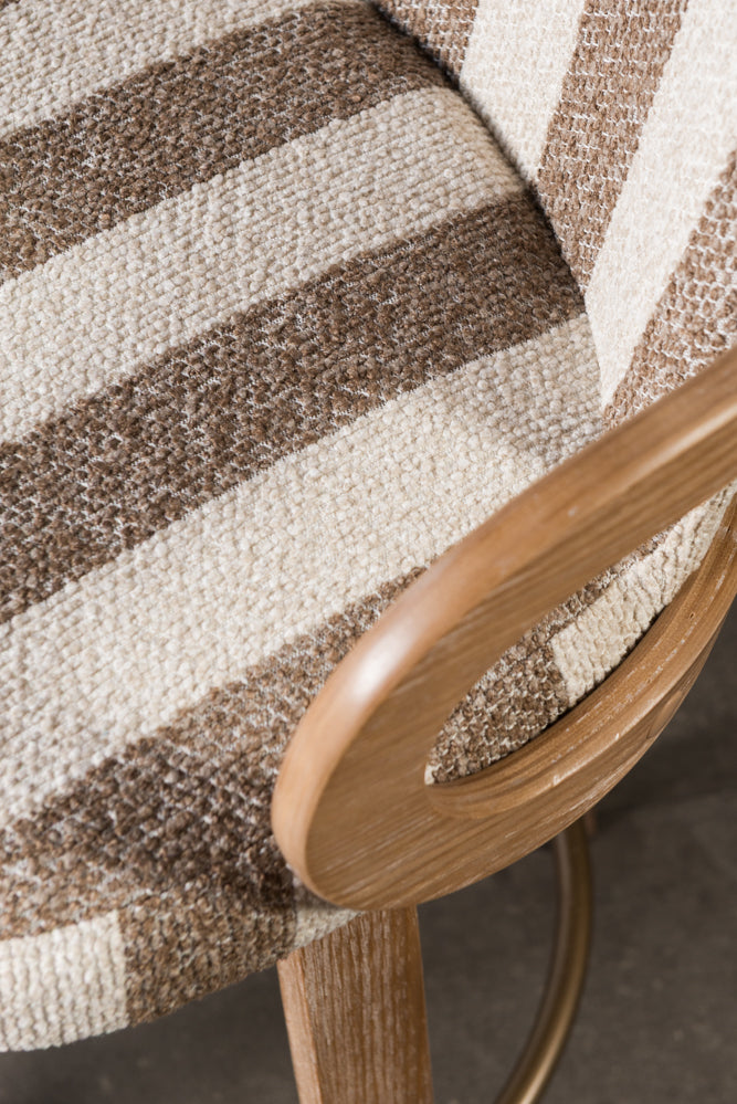 כיסא בר מרופד ידיות עץ בד פסים חום