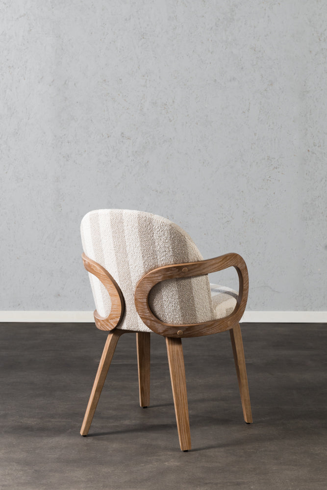 כיסא מרופד ידיות עץ בד פסים בהיר